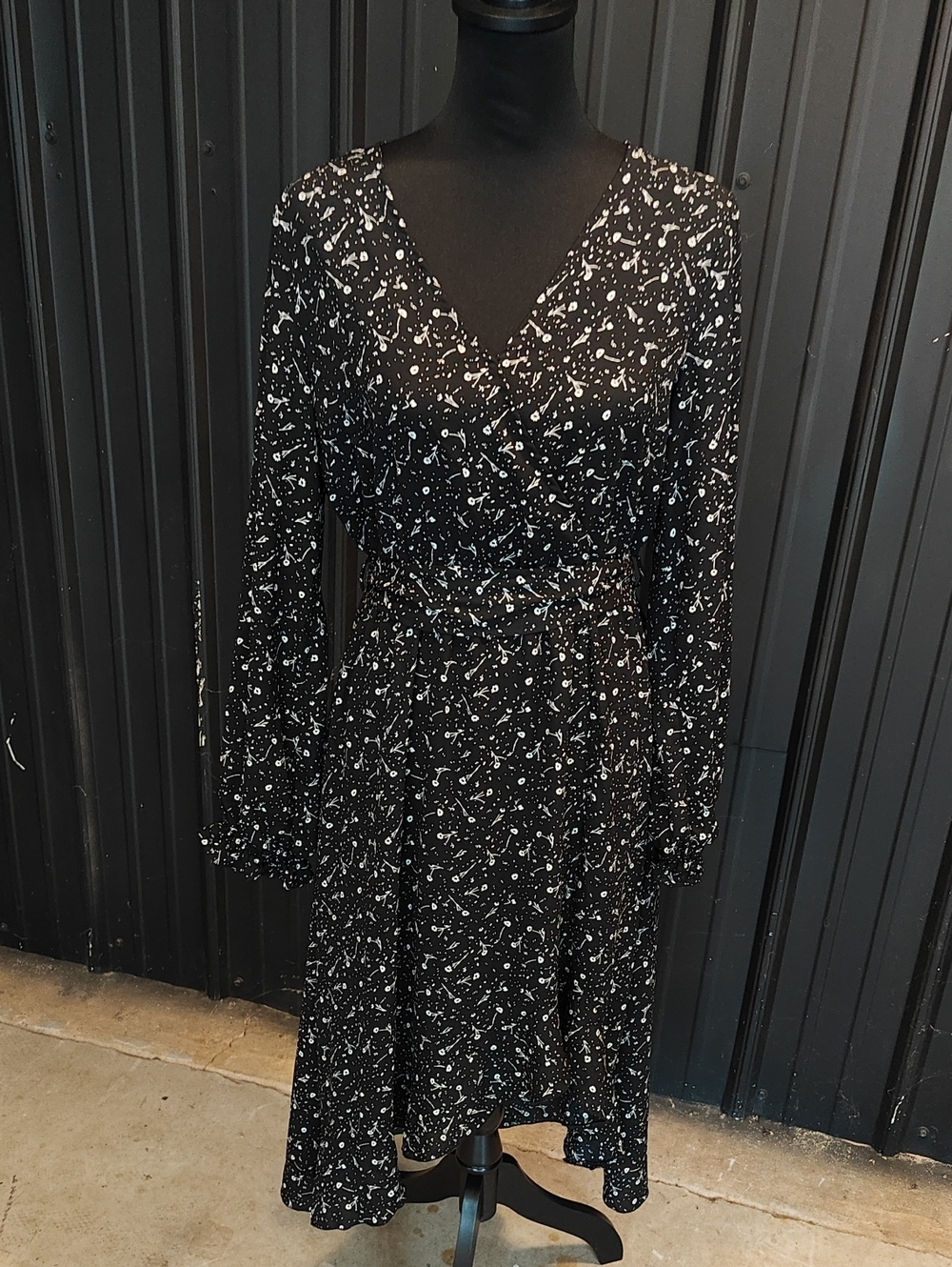 Black Floral Long-Sleeve V-Neck Midi Dress